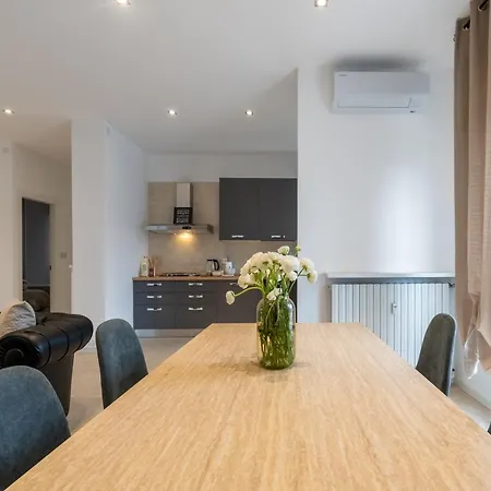 Arena View Modern Apartment *